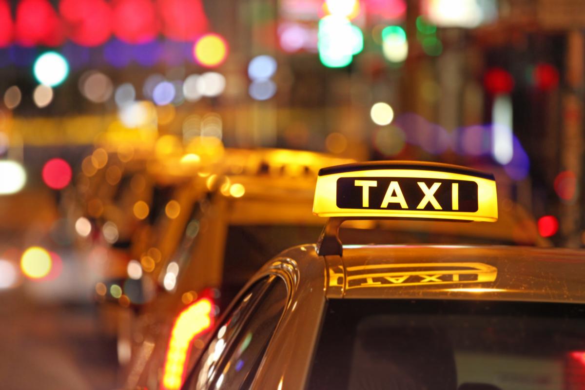 Taxis istock com foto maxiphoto dl ppt 0
